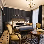 Le Petit Manoir Hotel 4*