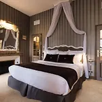 Hotel Le Petit Manoir