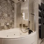 Le Petit Manoir Hotel 4*