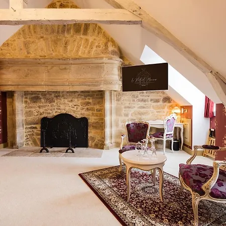 Le Petit Manoir Hotel