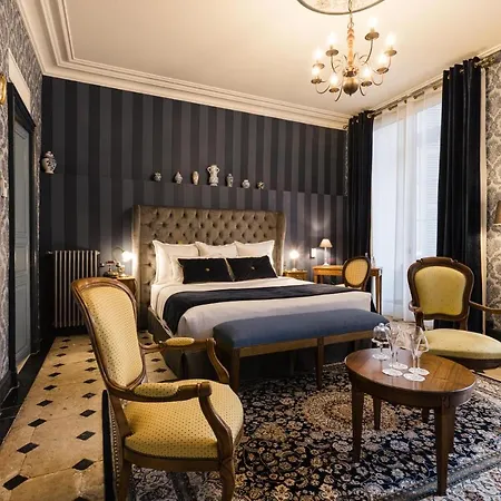 Le Petit Manoir Hotell 4*