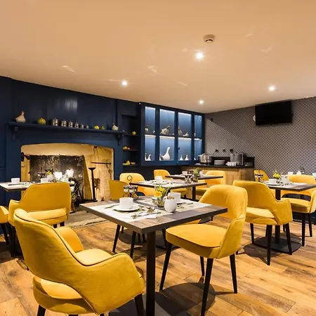 Le Petit Manoir Hotel