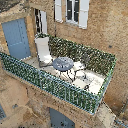 Le Petit Manoir Hotel