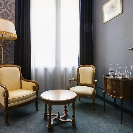 Le Petit Manoir Hotel 4*