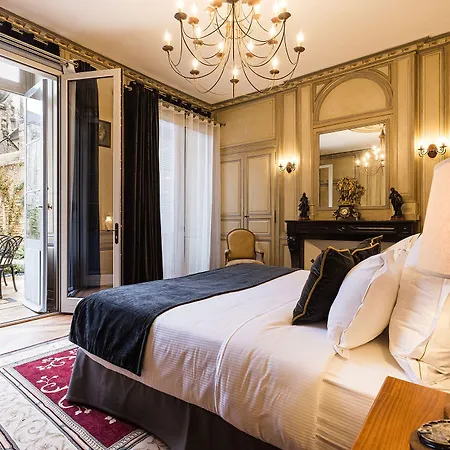 Le Petit Manoir Hotel 4*