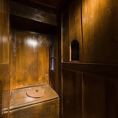 Le Petit Manoir Hotel