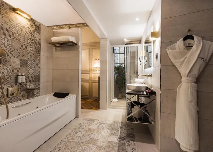 Hotel Le Petit Manoir 4*