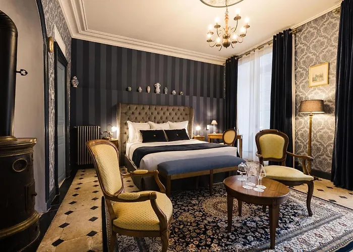 Le Petit Manoir Hotel 4*