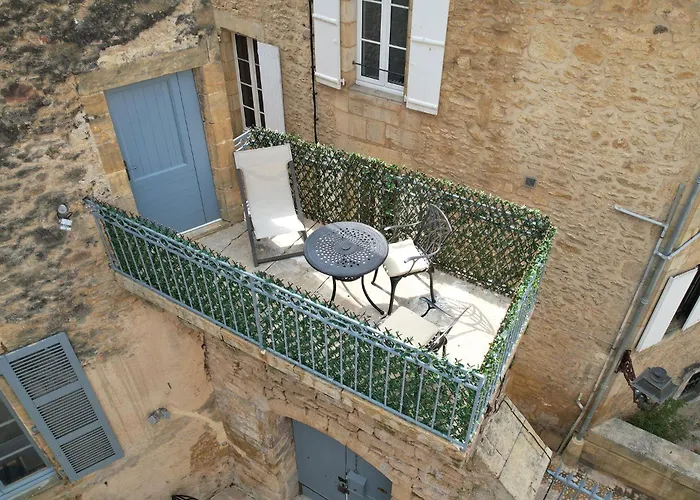 Le Petit Manoir Hotel