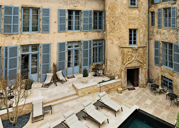 Le Petit Manoir Hotel