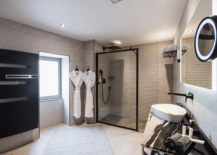 Hotel Le Petit Manoir 4*